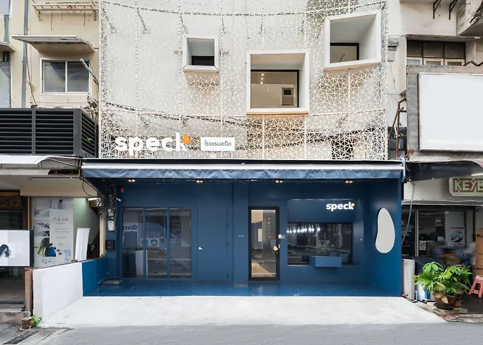 Speck بيت شباب بانكوك